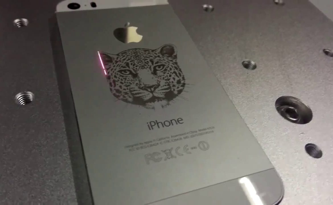 In laze mặt lưng điện thoại tại quận 6